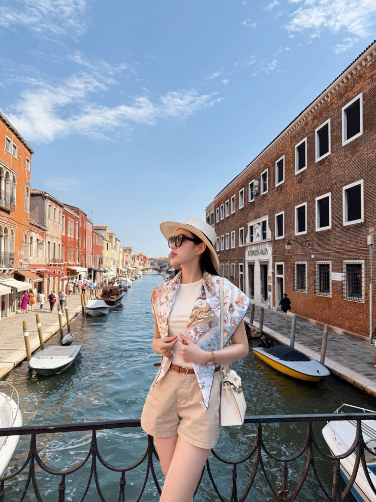 Dâu hào môn Đỗ Thị Hà phối túi Hermes 600 triệu đồng với đủ kiểu đồ - 6