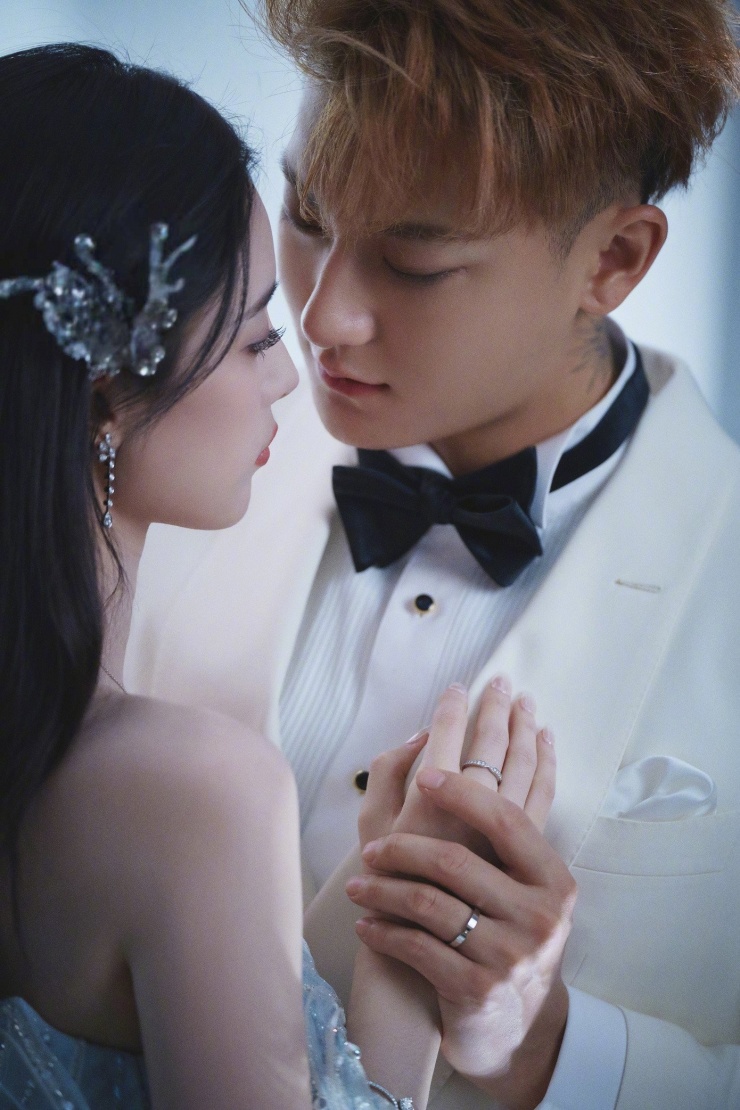 Hôn lễ Hoàng Tử Thao - Từ Nghệ Dương: "Chợ đen" rao vé 16 triệu, ảnh cưới đơn giản - 6