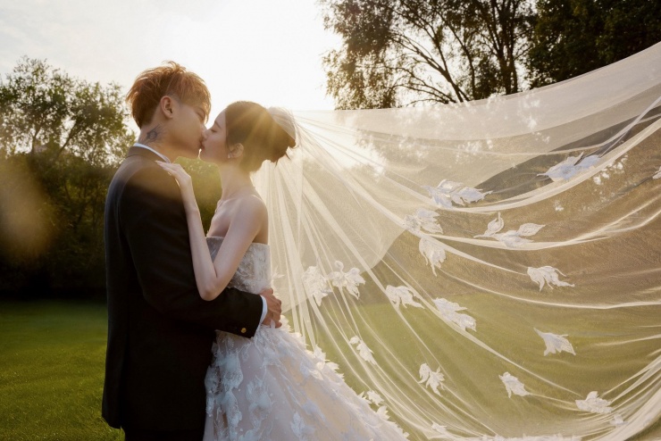 Hôn lễ Hoàng Tử Thao - Từ Nghệ Dương: "Chợ đen" rao vé 16 triệu, ảnh cưới đơn giản - 5