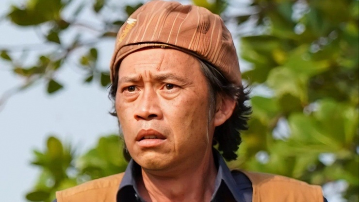 Tạo hình NSƯT Hoài Linh trong phim Làm giàu với ma 2: Cuộc chiến hột xoàn.