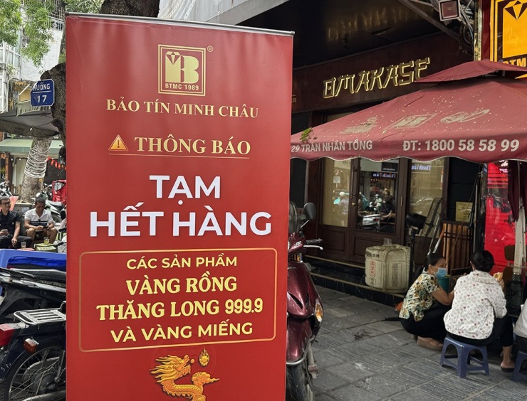 Nhiều thương hiệu vàng thông báo hết hàng. Ảnh: D.Anh