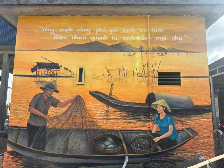 Đó là hình ảnh tôm cá vùng đầm phá lớn nhất Đông Nam Á, cuộc sống ngư dân cũng như thông điệp sống xanh, gìn giữ môi trường đầm phá...