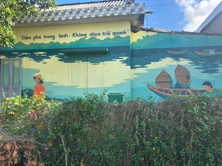“Đầm phá trong lành – Không nhựa trôi quanh”.