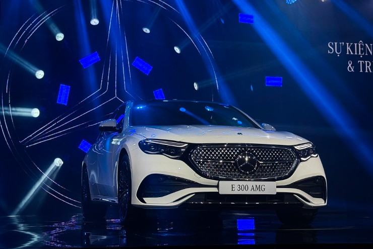 Ra mắt Mercedes-Benz E-Class mới tại Việt Nam, giá hơn 2,4 tỷ đồng