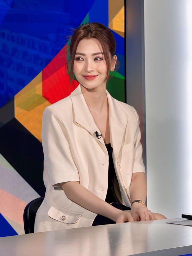 Học mẹo mix đồ 'từ đi làm đến đi chơi' vừa đẹp, vừa thanh lịch của nữ MC VTV quê Phú Thọ - 6