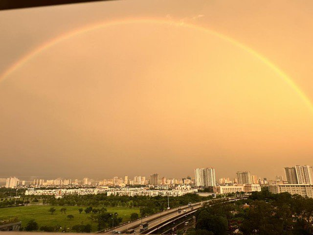 Cảnh đẹp được nhiều người dân ghi lại.