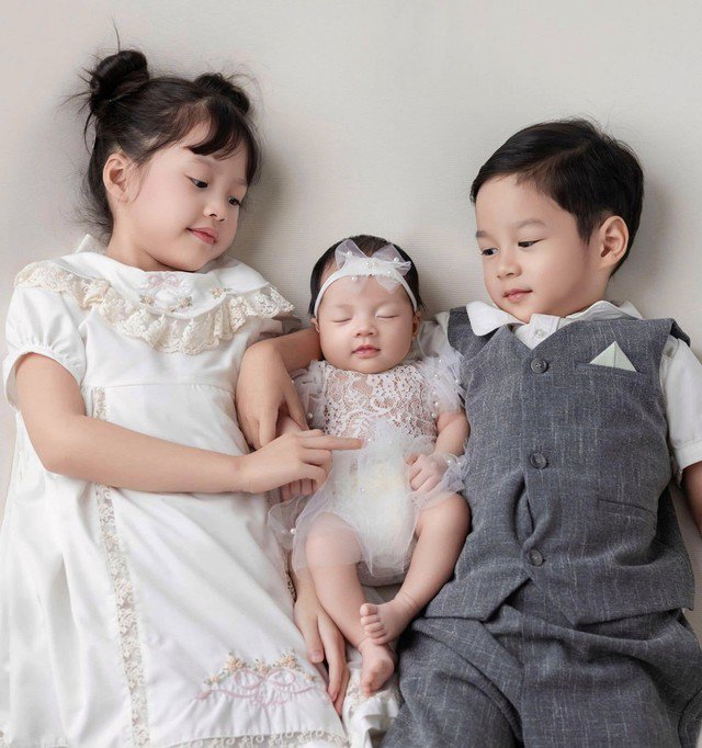 Ngoài công việc ổn định, một người chồng tốt, Đặng Thu Thảo còn có 3 thiên thần nhỏ đáng yêu ngoan ngoãn.