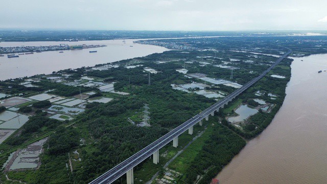 Khi toàn tuyến được kết nối, cao tốc Bến Lức - Long Thành sẽ trở thành trục giao thông huyết mạch nối miền Tây với Đông Nam Bộ, rút ngắn đáng kể thời gian di chuyển và giảm áp lực cho Quốc lộ 1A, đường Nguyễn Văn Linh cùng nhiều tuyến cửa ngõ TP HCM