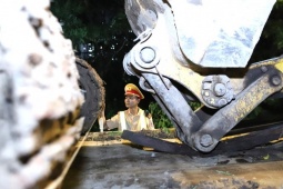 Chuẩn bị rời khỏi Thủ đô, hàng loạt tài xế xe khách, xe tải bất ngờ bị lập biên bản