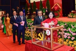 Tin tức trong ngày - Bí thư Bùi Thị Minh Hoài và hai Phó Bí thư Thành ủy Hà Nội tái cử Ban Chấp hành khóa XVIII