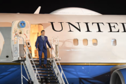 Thế giới - Máy bay của Bộ trưởng Quốc phòng Mỹ gặp sự cố, phải hạ cánh khẩn cấp