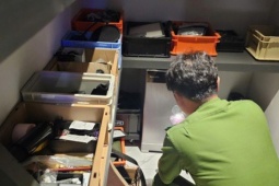 An ninh - Xã hội - Clip toàn cảnh Công an TP HCM mở két sắt Ngân 98 thu 80 sổ đỏ