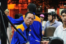 Giá xăng tăng, dầu giảm