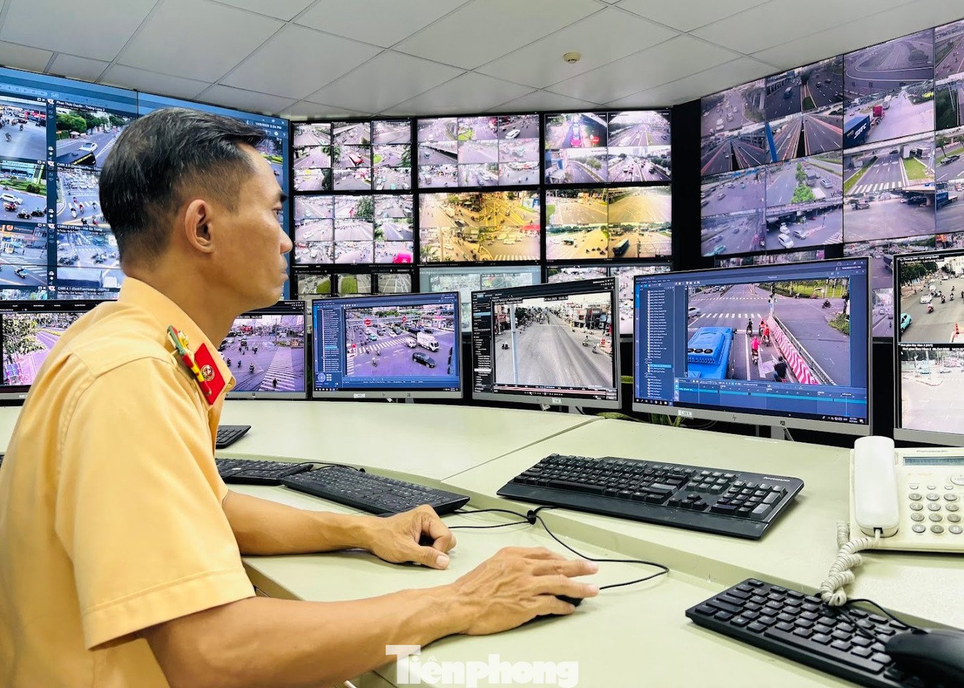 Cận cảnh camera AI &#39;bắt lỗi&#39; chuẩn từng centimet tại TPHCM - 7
