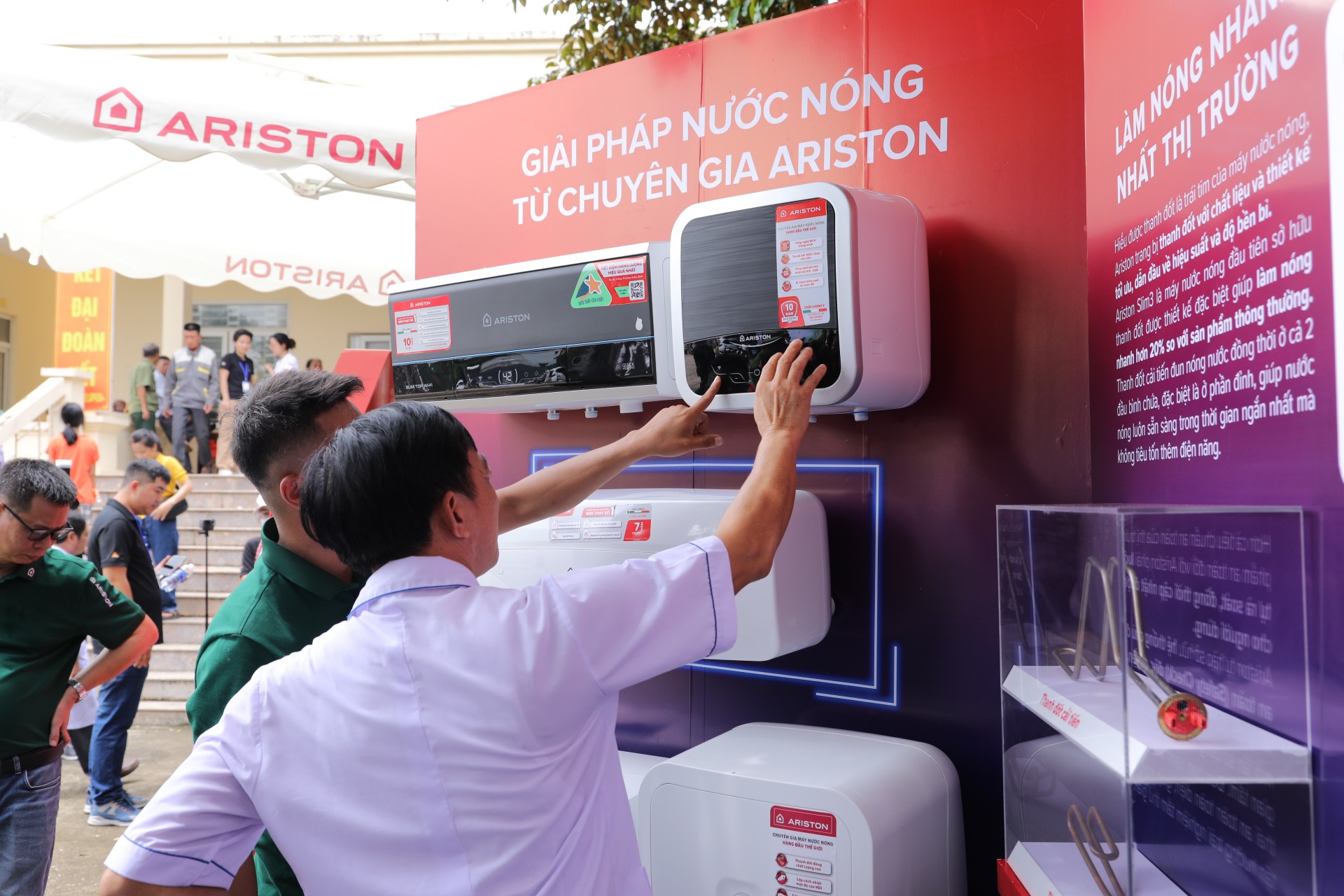 Không gian Ấm Yên cùng Ariston - nơi bà con trải nghiệm sản phẩm được Bộ Công Thương vinh danh Sản phẩm có hiệu suất năng lượng cao nhất
