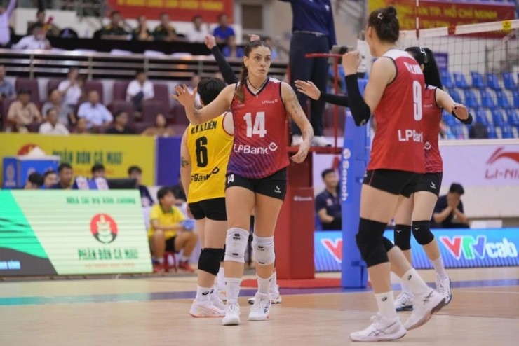 Ngoại binh Nga Paskova (số 14) cũng chơi rực sáng nhưng chưa thể giúp Ninh Bình vô địch. Ảnh VFV