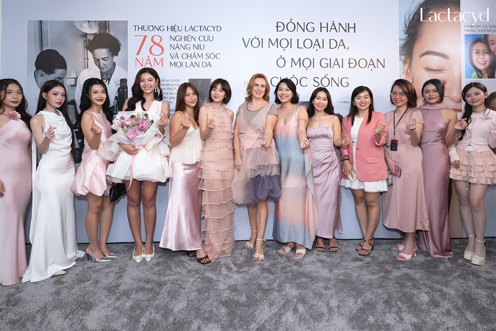 Các khách mời trải nghiệm không gian tại triển lãm của Lactacyd