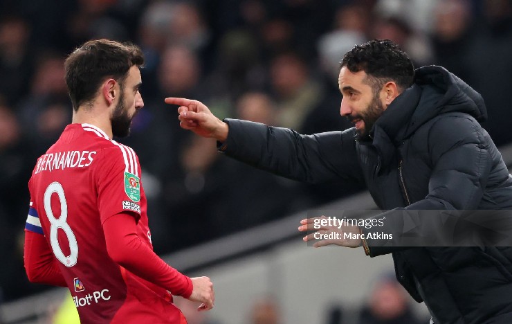 "Sóng ngầm" ở MU: Đội trưởng Fernandes mệt mỏi, cầu thủ chưa phục Amorim - 1