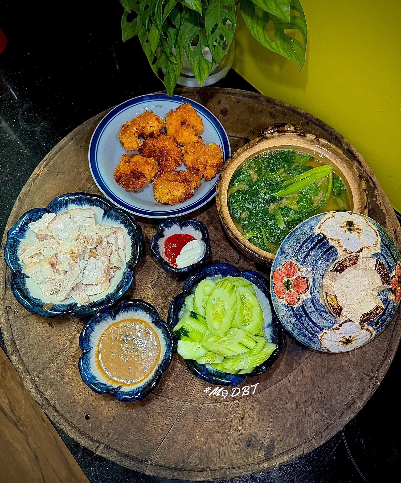 Tôm chiên giòn - Thịt luộc chấm mắm nêm - Canh cải&nbsp;