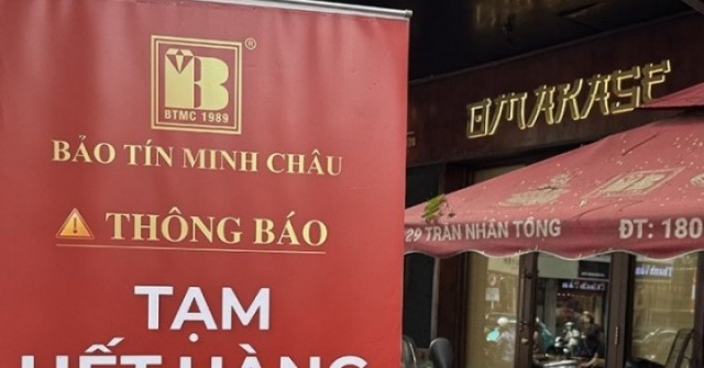 Giá vàng tăng không ngừng, chủ tiệm vàng chứng ...