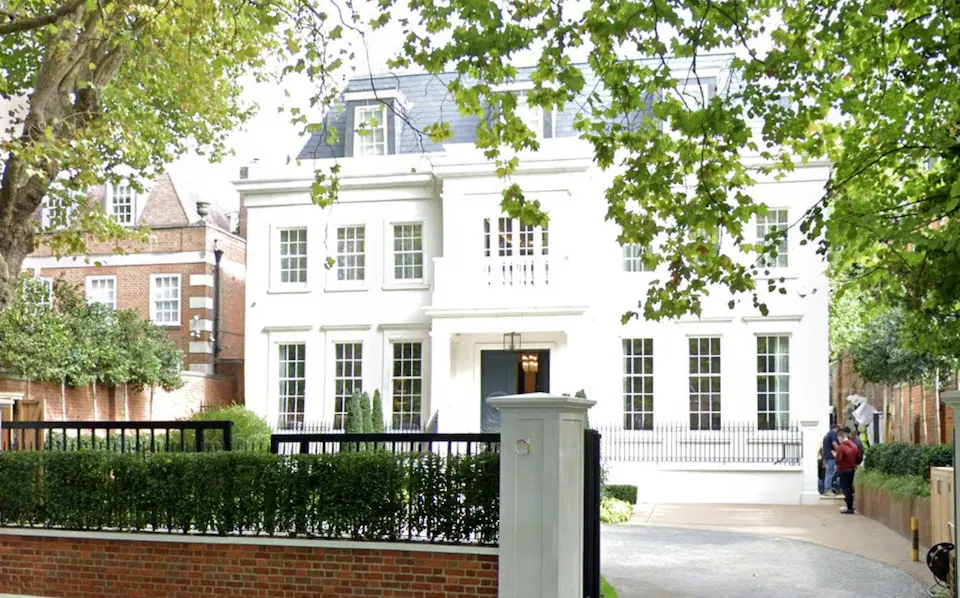 Một căn nhà ở Anh thuộc sở hữu của Chen Zhi, hiện đã bị cảnh sát phong tỏa. Ảnh: Telegraph.