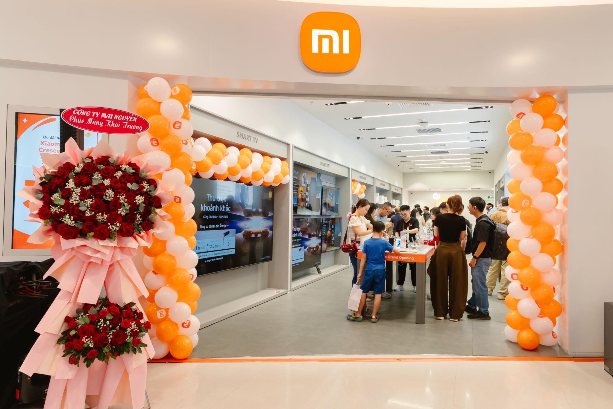 Khám phá hệ sinh thái công nghệ đẳng cấp tại Xiaomi Store ở Crescent Mall - 1