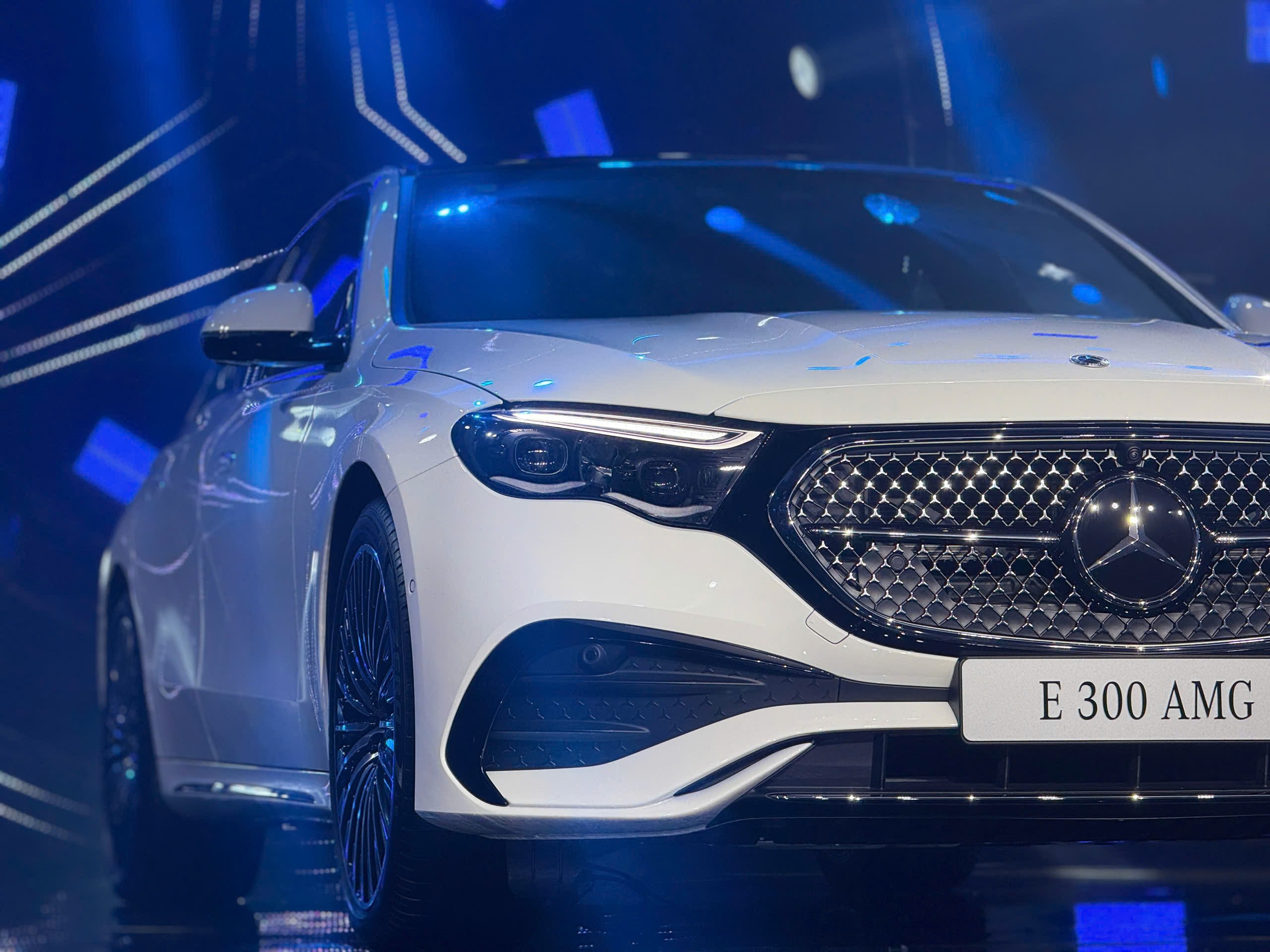 Phiên bản Mercedes-Benz E 300 AMG cao cấp nhất.