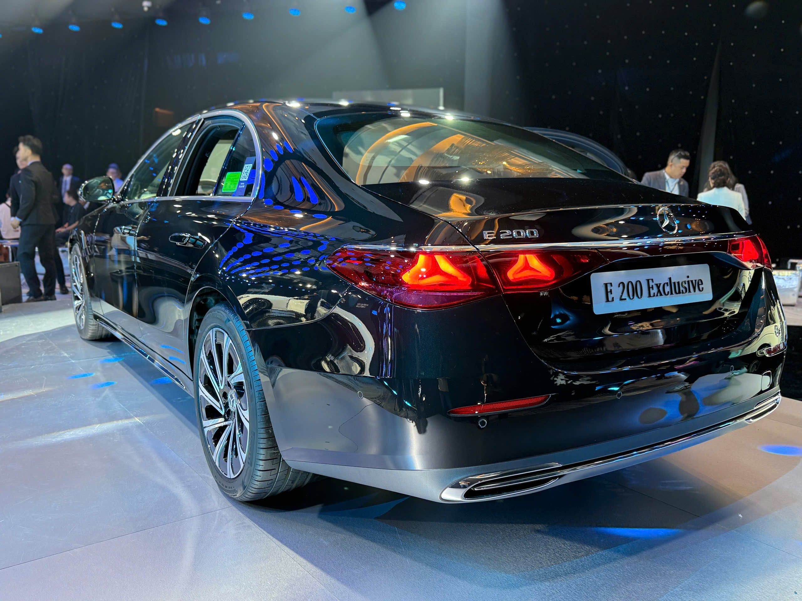 Ra mắt Mercedes-Benz E-Class mới tại Việt Nam, giá hơn 2,4 tỷ đồng - 7