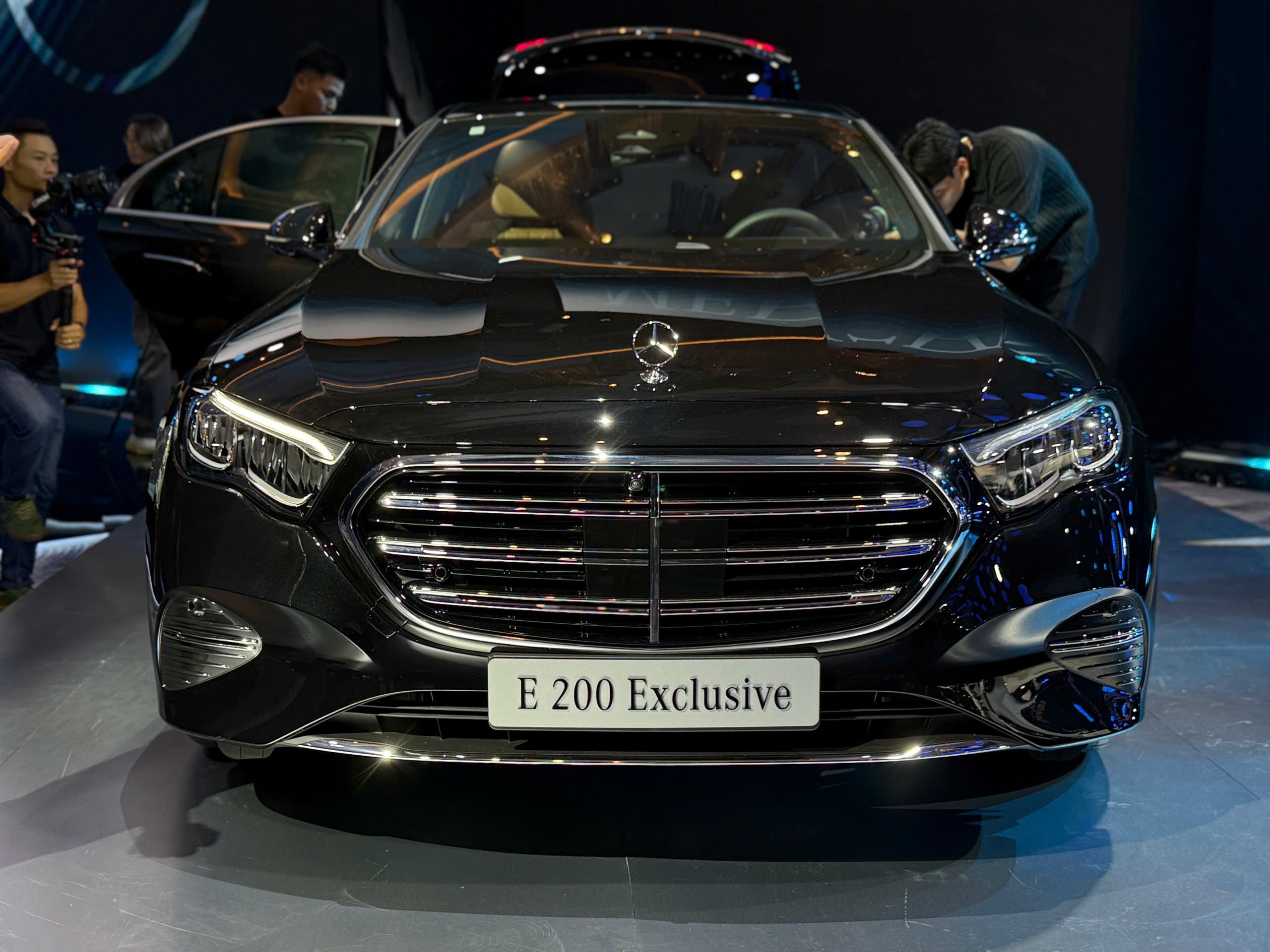 Ra mắt Mercedes-Benz E-Class mới tại Việt Nam, giá hơn 2,4 tỷ đồng - 6