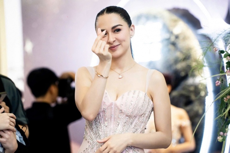 Mới đây, trong khuôn khổ một sự kiện thời trang quy tụ nhiều ngôi sao và KOLs tại TP HCM, sự xuất hiện của “mỹ nhân đẹp nhất Philippines” - diễn viên Marian Rivera nhanh chóng trở thành tâm điểm chú ý.