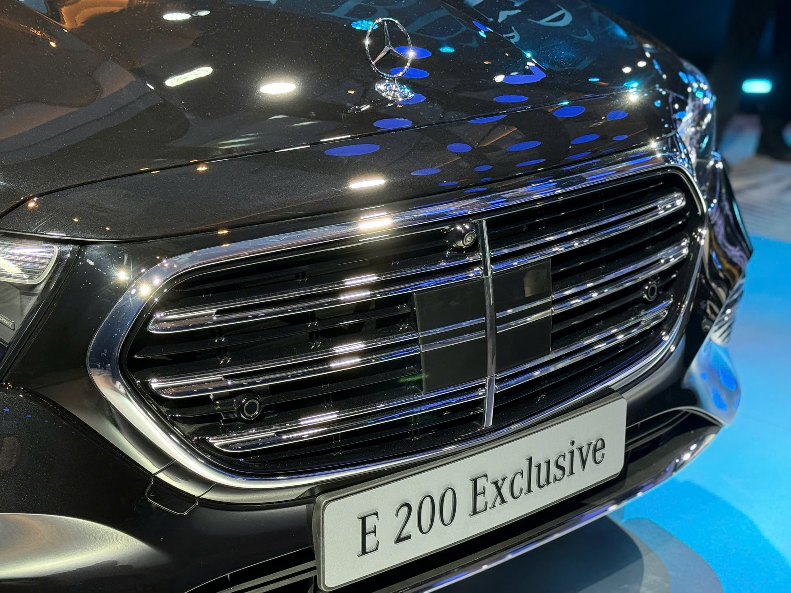 Cụm lưới tản nhiệt mới mang lại sự thanh lịch hơn.