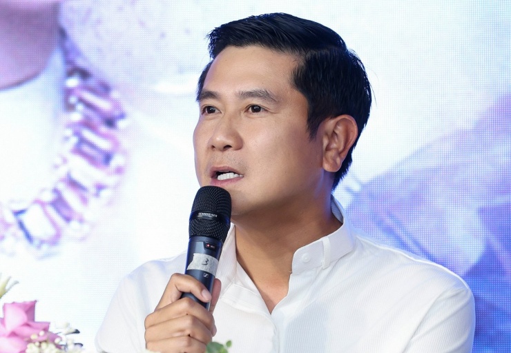 Hồ Hoài Anh vừa đi qua khoảng lặng trong cuộc sống.