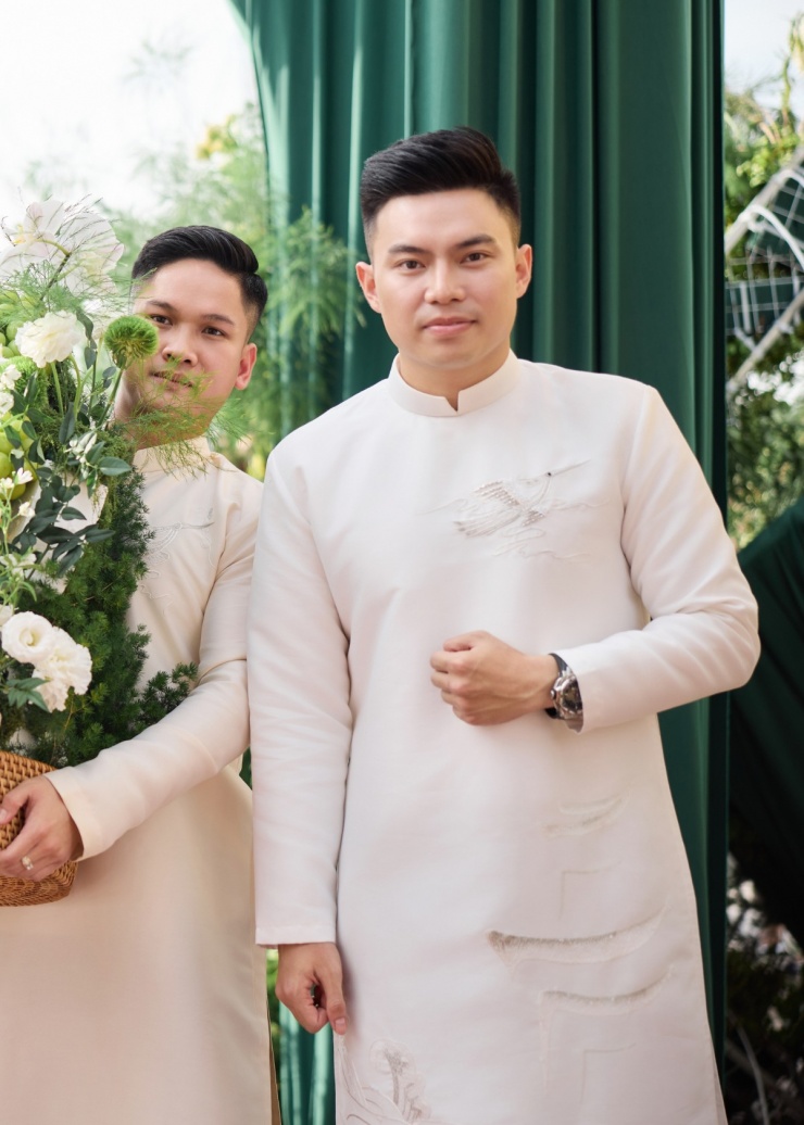 Thiết kế có giá bán khoảng hơn một tỷ đồng giúp anh hoàn thiện diện mạo doanh nhân thanh lịch. Ảnh: Linh Lê Chí