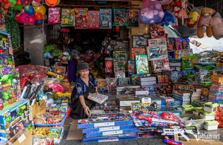 Bà Vân - tiểu thương buôn bán tại chợ Rồng Nam Định hơn 40 năm.