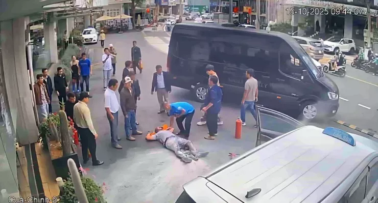 Lái xe taxi bị bỏng ở phần chân.