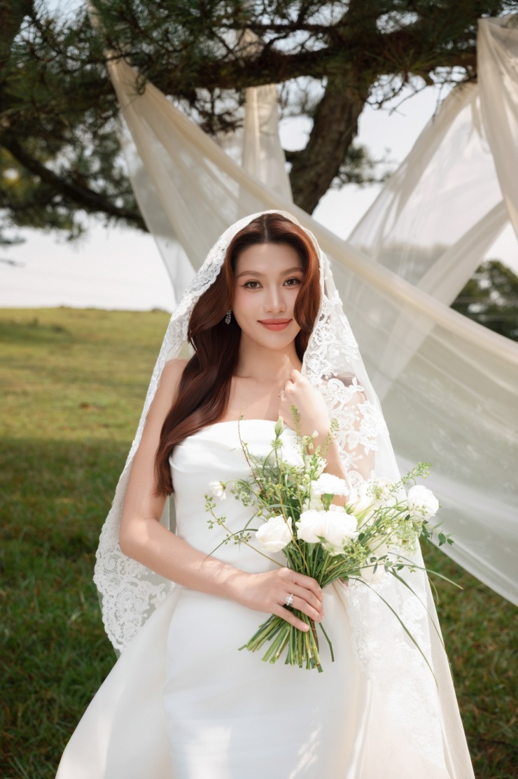 Á hậu Quỳnh Châu và chồng hôn say đắm trong ảnh cưới - 2