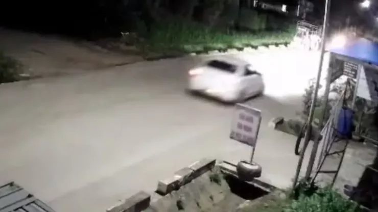 Hình ảnh ô tô liên quan vụ tai nạn khiến một người tử vong ở xã Krông Bông. Ảnh: C.A