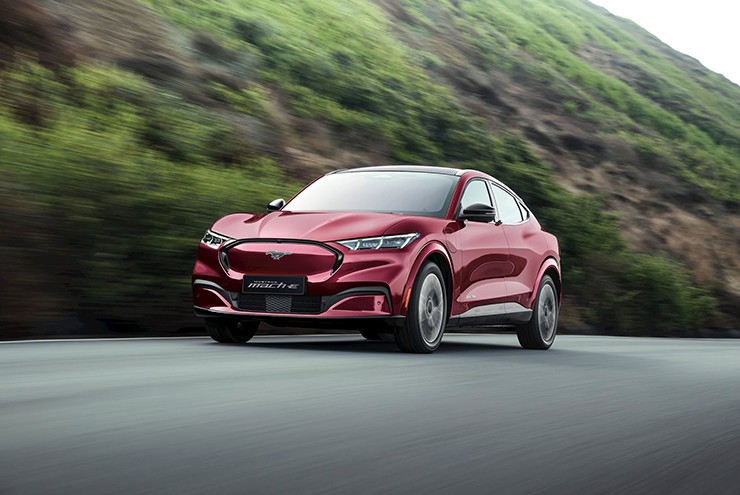 10 mẫu ô tô "ế khách" nhất tại Việt Nam tháng 9/2025