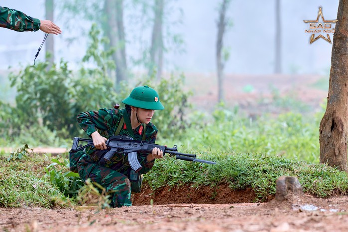 Hoa hậu Hương Giang trong phần hội thao đâm lê