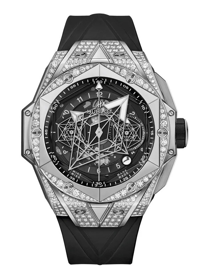 Mẫu đồng hồ thiếu gia nhà tập đoàn Sơn Hải sử dụng là Hublot Big Bang màu đen, một trong những phiên bản nổi tiếng của Hublot. Vỏ đồng hồ được hoàn thiện từ chất liệu Titanium đánh bóng, thiết kế dây da cao su. Để tạo điểm nhấn Hublot nạm 172 viên kim cương vào vỏ và 48 viên kim cương vào vành bezel.