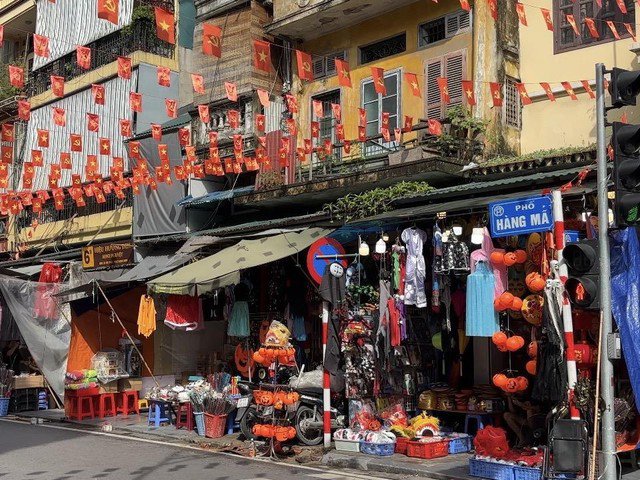 Không khí Halloween tràn ngập các gian hàng tại Hàng Mã.