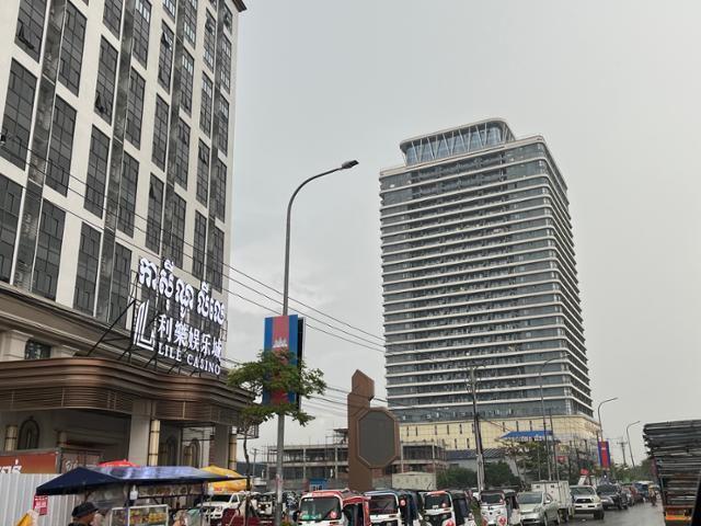 Khách sạn ở Sihanoukville - Campuchia, nơi Lee và Kim bị giam giữ lần cuối trước khi được giải cứu. Các tầng trên của tòa nhà là căn cứ cho hoạt động lừa đảo qua điện thoại. Ảnh: The Korea Times