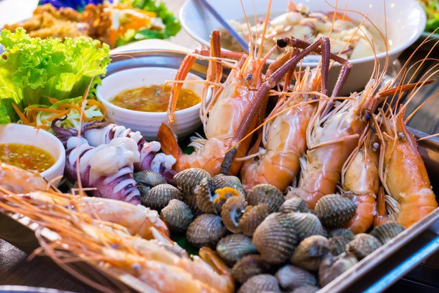 Hải sản đã nấu chín không nên để qua đêm. Ảnh minh họa