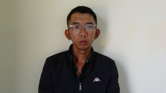 Đối tượng Trần Văn Hiền Em bị lực lượng công an tạm giữ