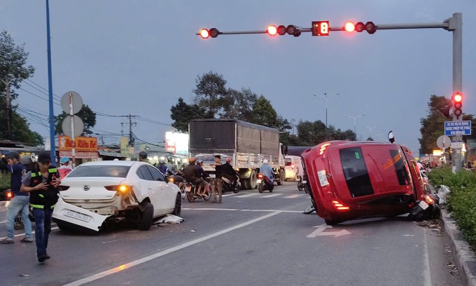 Hiện trường tai nạn, chiều 17/10. Ảnh: Thái Hà