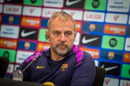 Bóng đá - HLV Flick nổi giận trước tin đồn ưu ái Yamal, bất ngờ nhắc tới Ronaldo