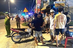 An ninh - Xã hội - Vợ bị trêu ghẹo, chồng vác dao đi ‘nói chuyện’