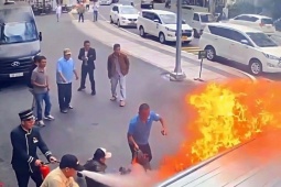 Tin tức trong ngày - Điều tra vụ hỏa hoạn thiêu rụi 1 ôtô và 7 xe máy, thiệt hại 1,5 tỉ đồng