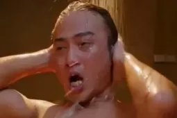 Cảnh tắm của Doãn Quốc Đam trở thành trò cười