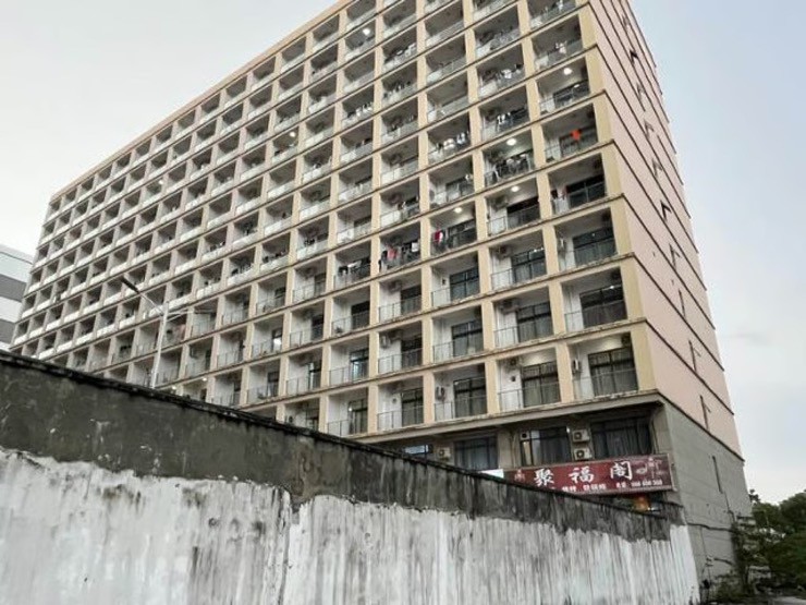 Một tòa nhà ở Sihanoukville từng do các băng nhóm tội phạm lừa đảo sử dụng. Ảnh: Hankook Ilbo. Một tòa nhà ở Sihanoukville từng do các băng nhóm tội phạm lừa đảo sử dụng. Ảnh: Hankook Ilbo.